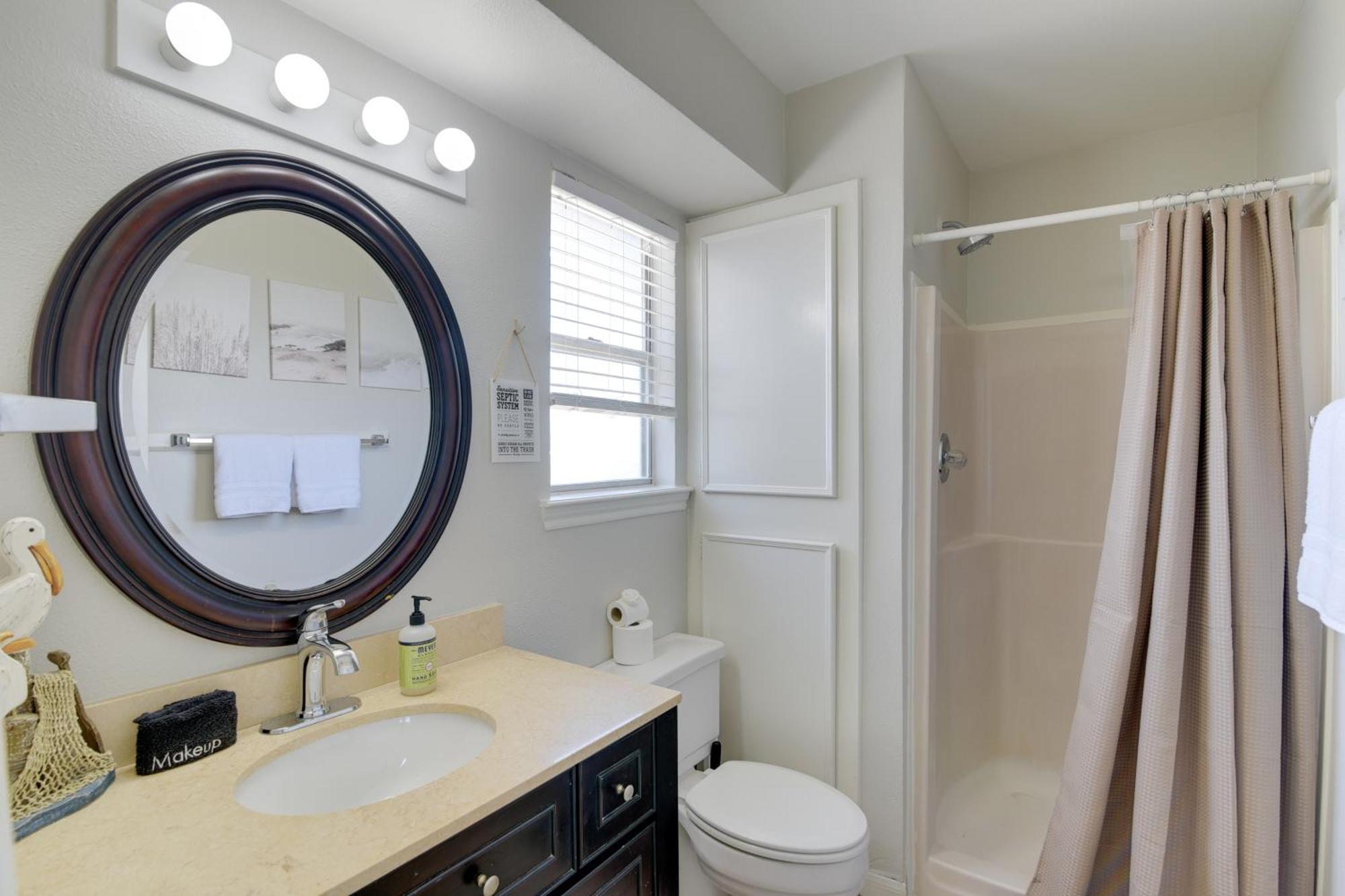 Galveston Townhome With Balconies Walk To Beach! Eksteriør bilde