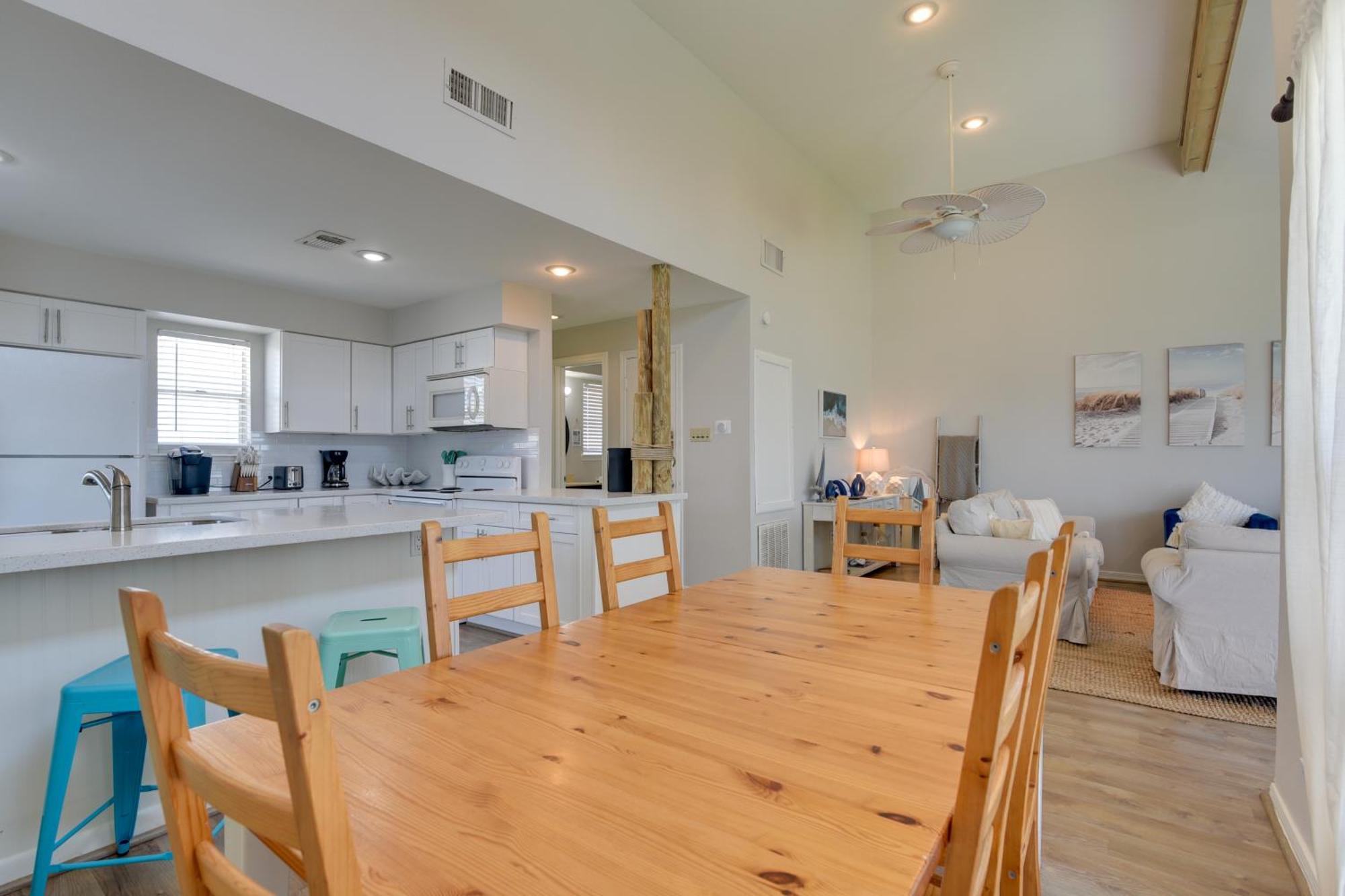 Galveston Townhome With Balconies Walk To Beach! Eksteriør bilde