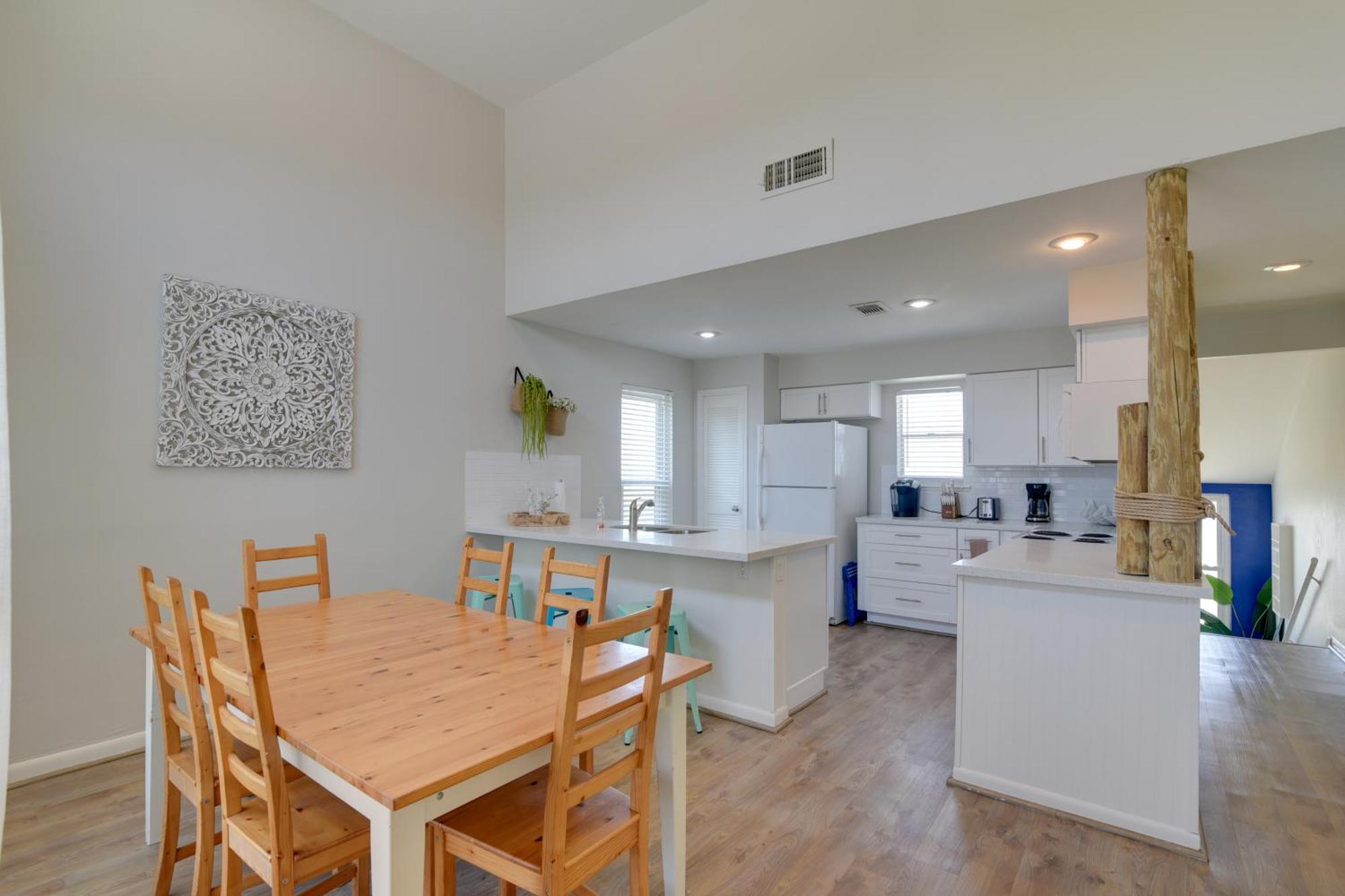 Galveston Townhome With Balconies Walk To Beach! Eksteriør bilde