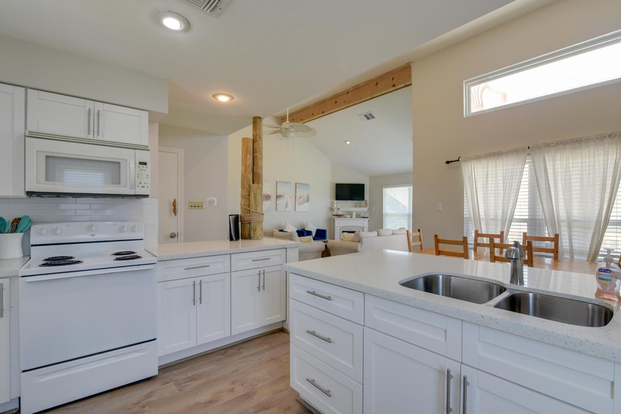 Galveston Townhome With Balconies Walk To Beach! Eksteriør bilde
