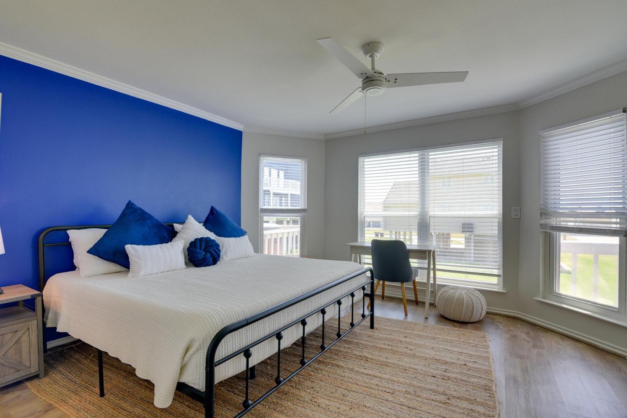 Galveston Townhome With Balconies Walk To Beach! Eksteriør bilde